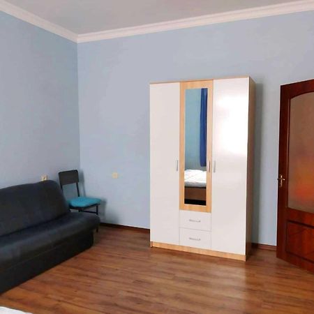 Apartment Near Sasundci Davit Metro Station Ереван Екстериор снимка