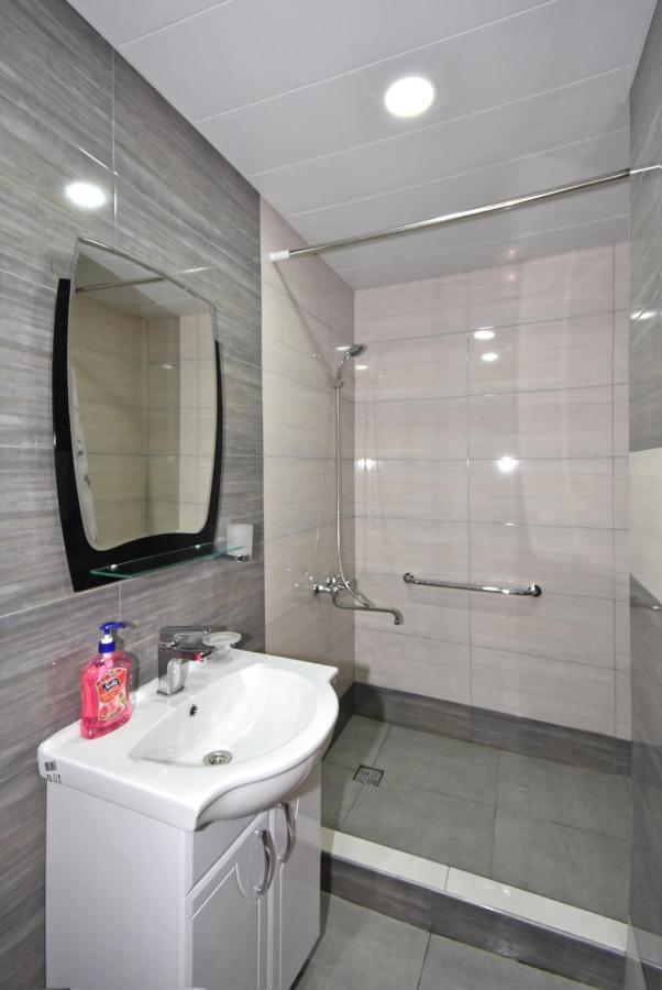 Apartment Near Sasundci Davit Metro Station Ереван Екстериор снимка