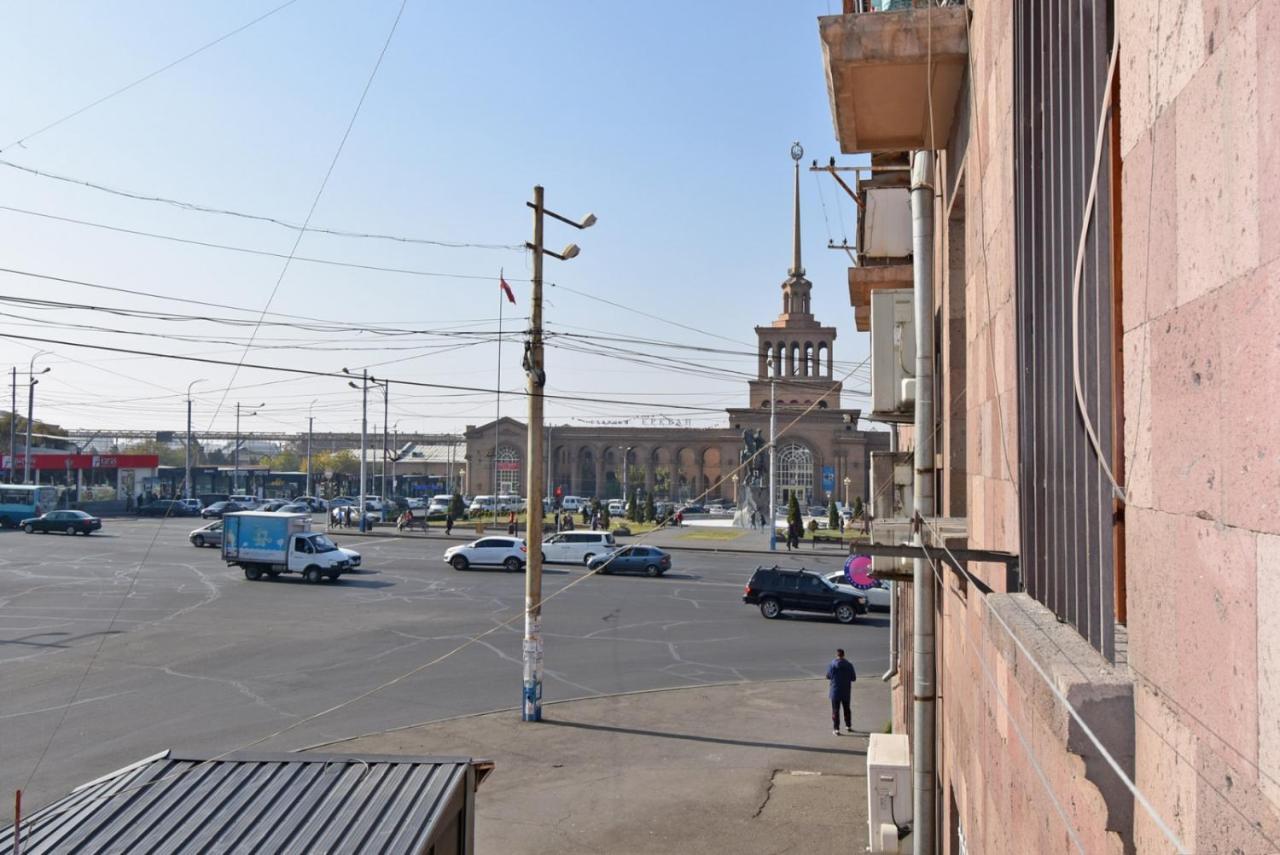 Apartment Near Sasundci Davit Metro Station Ереван Екстериор снимка