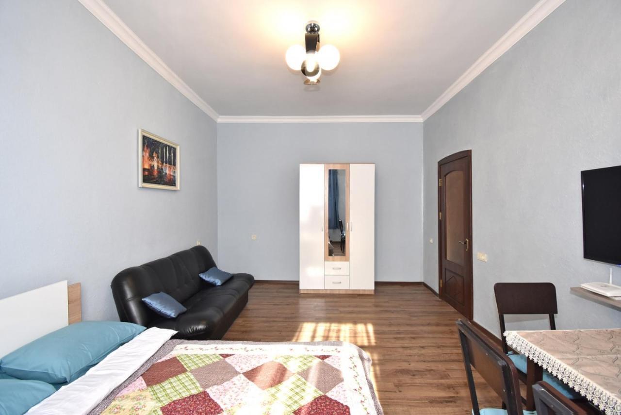 Apartment Near Sasundci Davit Metro Station Ереван Екстериор снимка